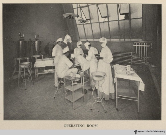 A Hahnemann Hospital operating room, from its May 1906 report. Click to enlarge.