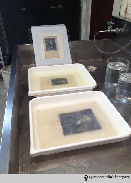 Prints in a slightly alkaline bath.